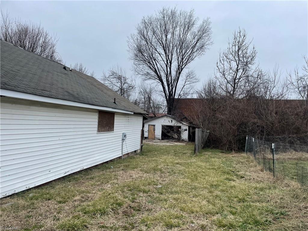 Photo 3 of 4 of 102 Chase Avenue house