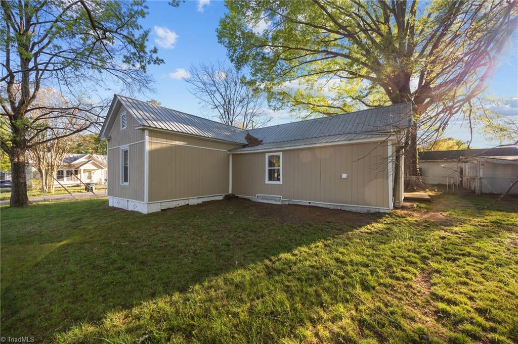 621 Morehead Street, Eden, North Carolina image 23