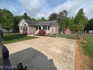 695 Logan Lane, Liberty, North Carolina image 2