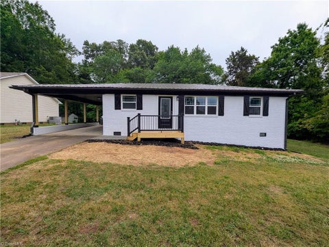 Homes For Sale - 1892 Lake Road<br/> Thomasville, NC 27360