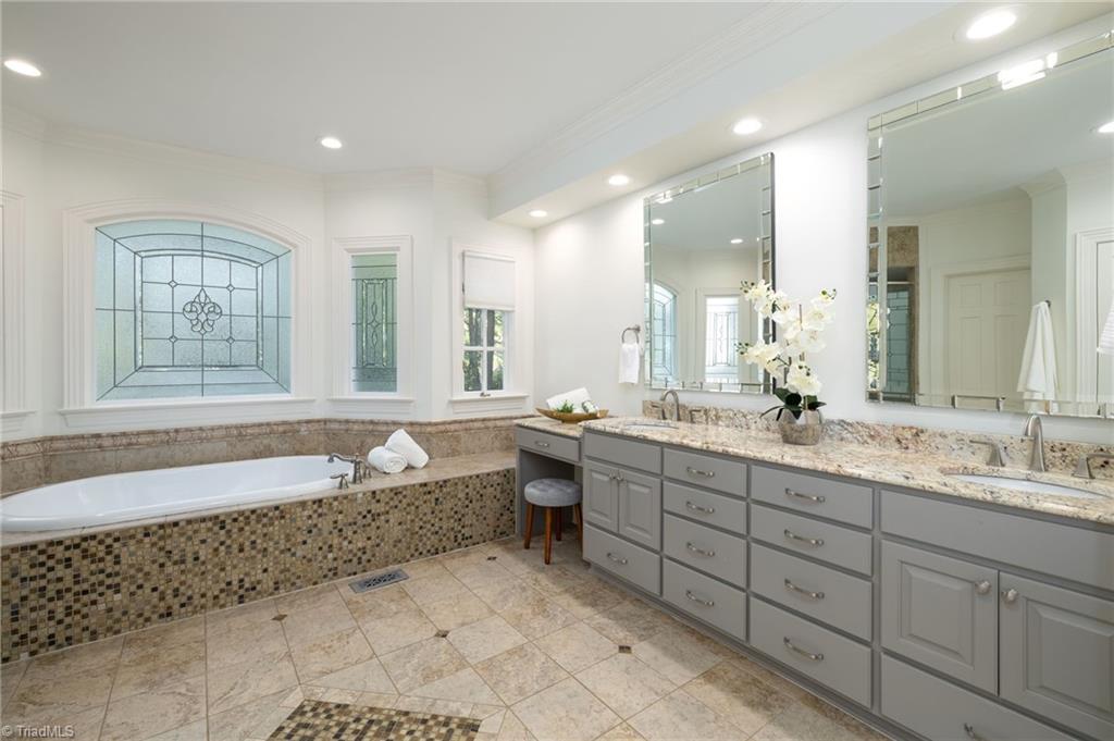 Greensboro, North Carolina 27408, United States, 4 Bedrooms Bedrooms, ,5 BathroomsBathrooms,Residential,Active,217669