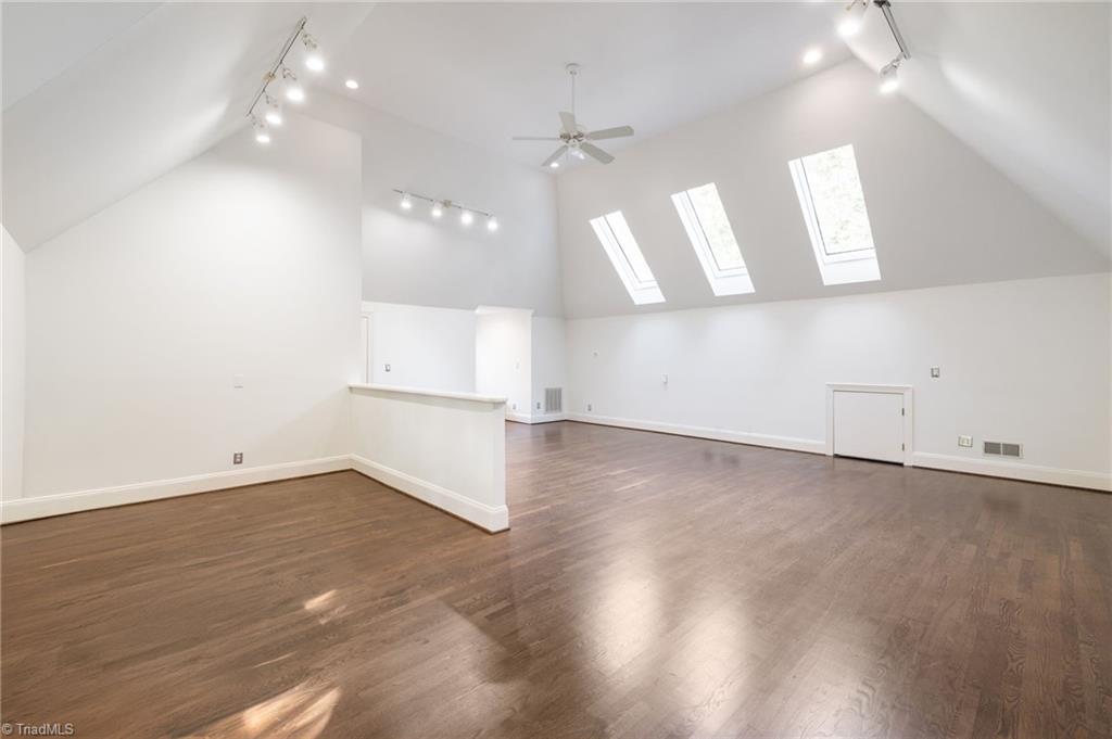 Greensboro, North Carolina 27408, United States, 4 Bedrooms Bedrooms, ,5 BathroomsBathrooms,Residential,Active,217669