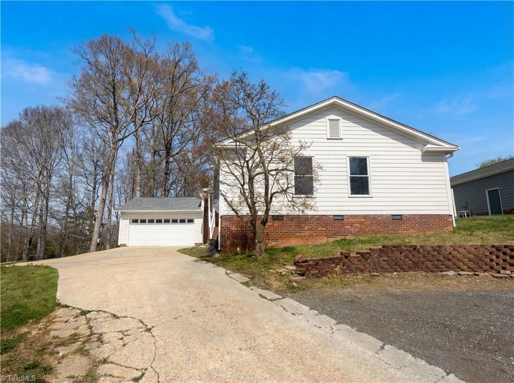 Photo of 1495 Peace Haven Road, Clemmons, NC 27012 (MLS # 1213985)