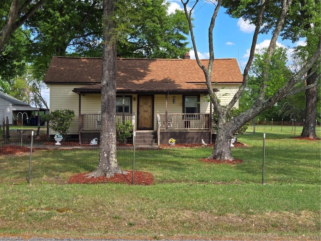 Photo of 502 Cascade Avenue, Eden, NC 27288 (MLS # 1218179)