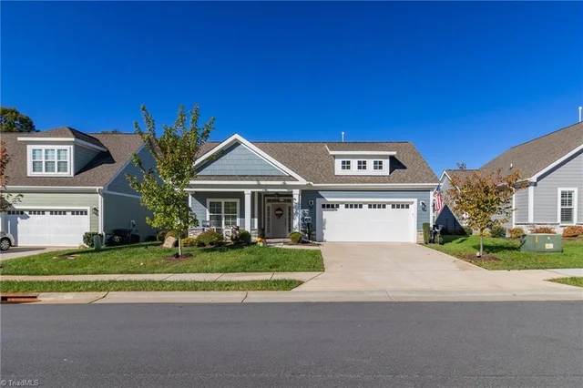 420 Waterton Way, photo 2 of 37