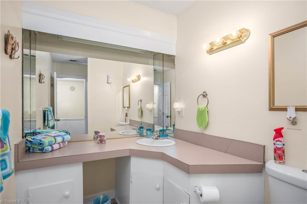 931 Nottingham Road, High Point, North Carolina image 29