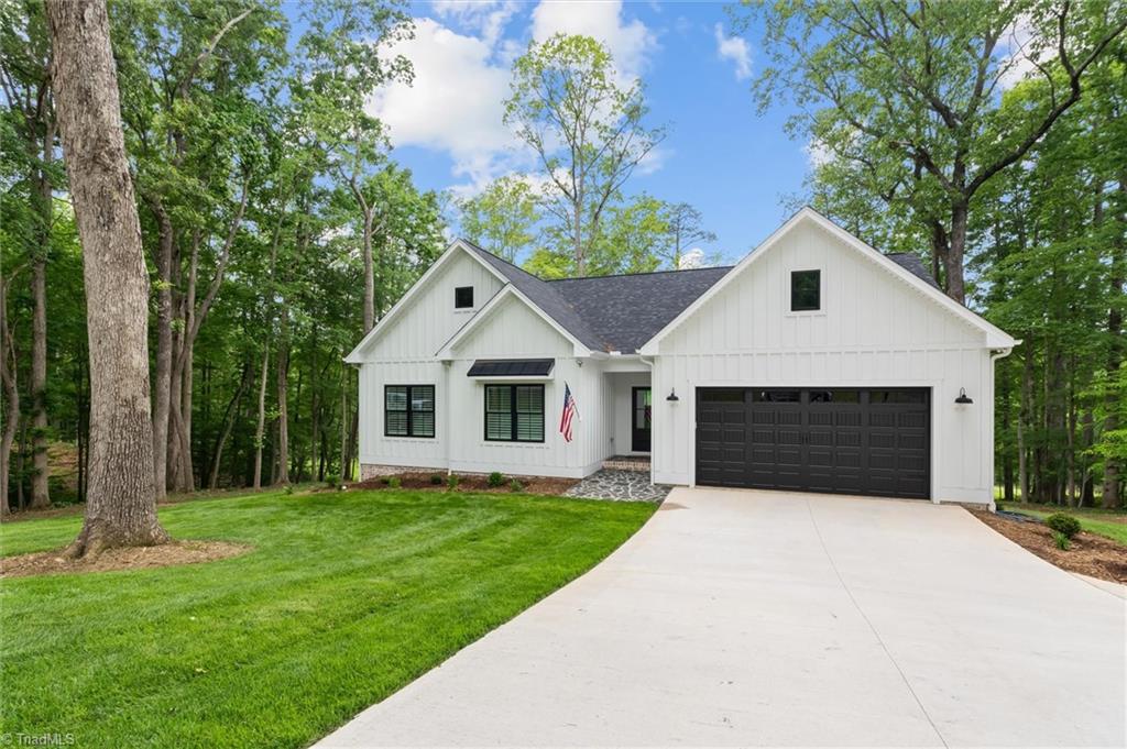 215 Crestwood Drive, Pilot Mountain, North Carolina image 2