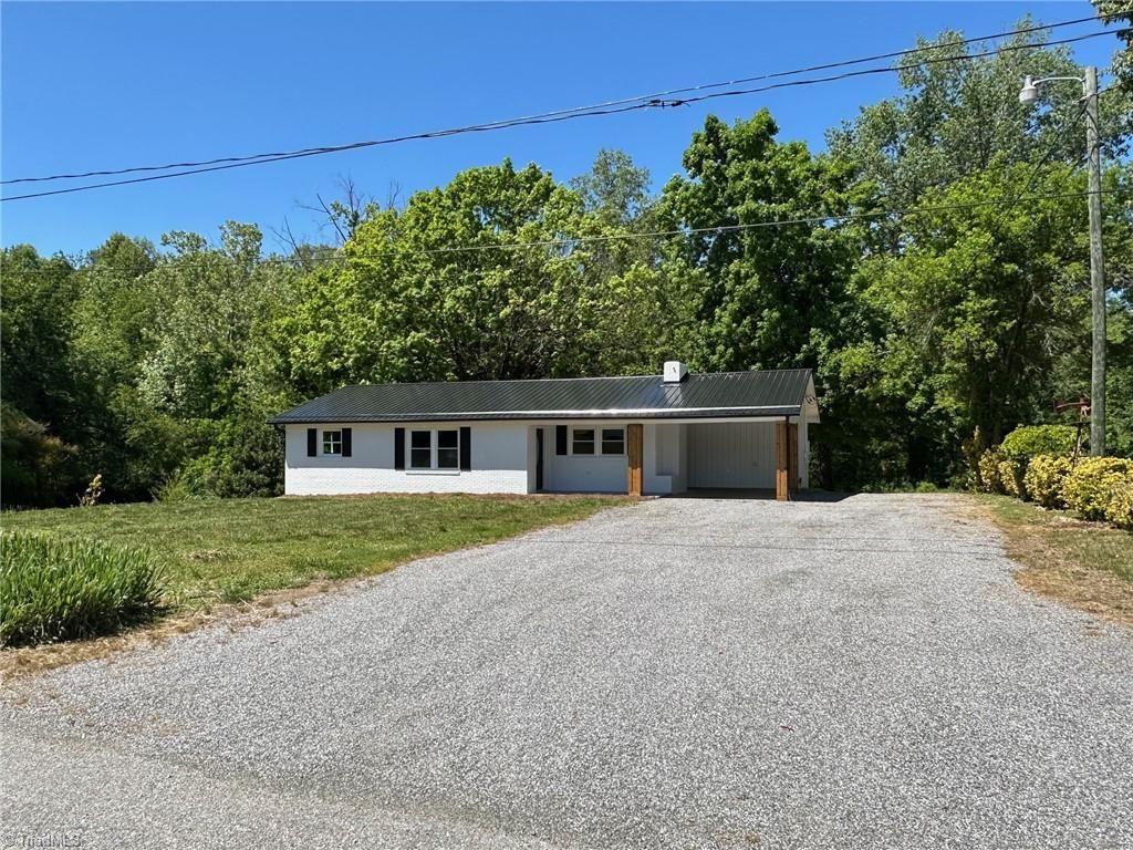 Photo of 162 Green Valley Street, North Wilkesboro, NC 28659 (MLS # 1219184)