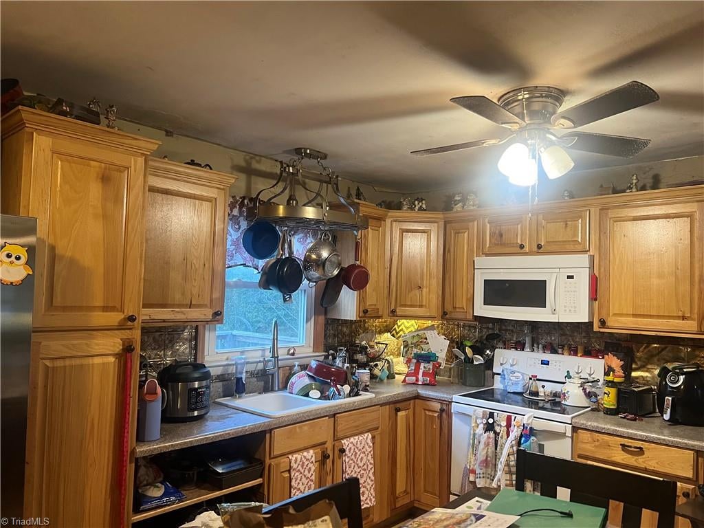 Photo of 262 Woodcreek Drive, Mount Airy, NC 27030 (MLS # 1236530)
