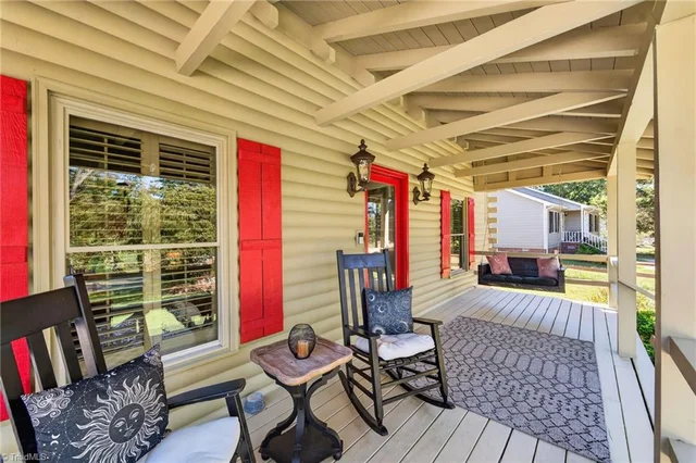 515 Ivey Road, photo 2 of 50