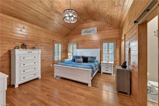 515 Ivey Road, photo 4 of 50