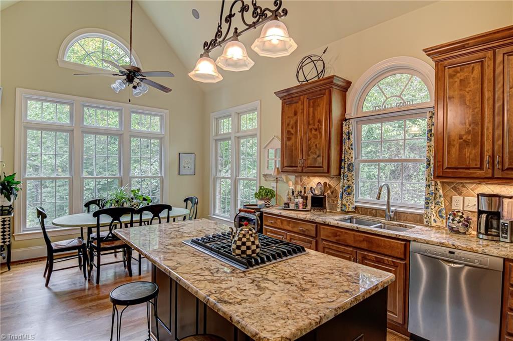 Winston-Salem, North Carolina 27106, United States, 5 Bedrooms Bedrooms, ,5 BathroomsBathrooms,Residential,Active,42045