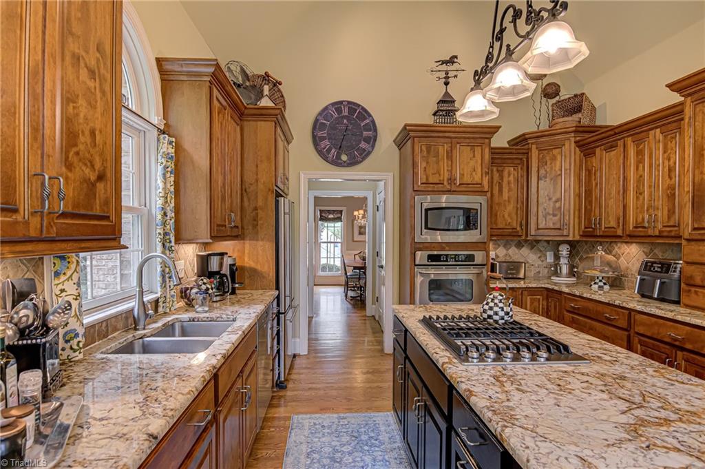 Winston-Salem, North Carolina 27106, United States, 5 Bedrooms Bedrooms, ,5 BathroomsBathrooms,Residential,Active,42045