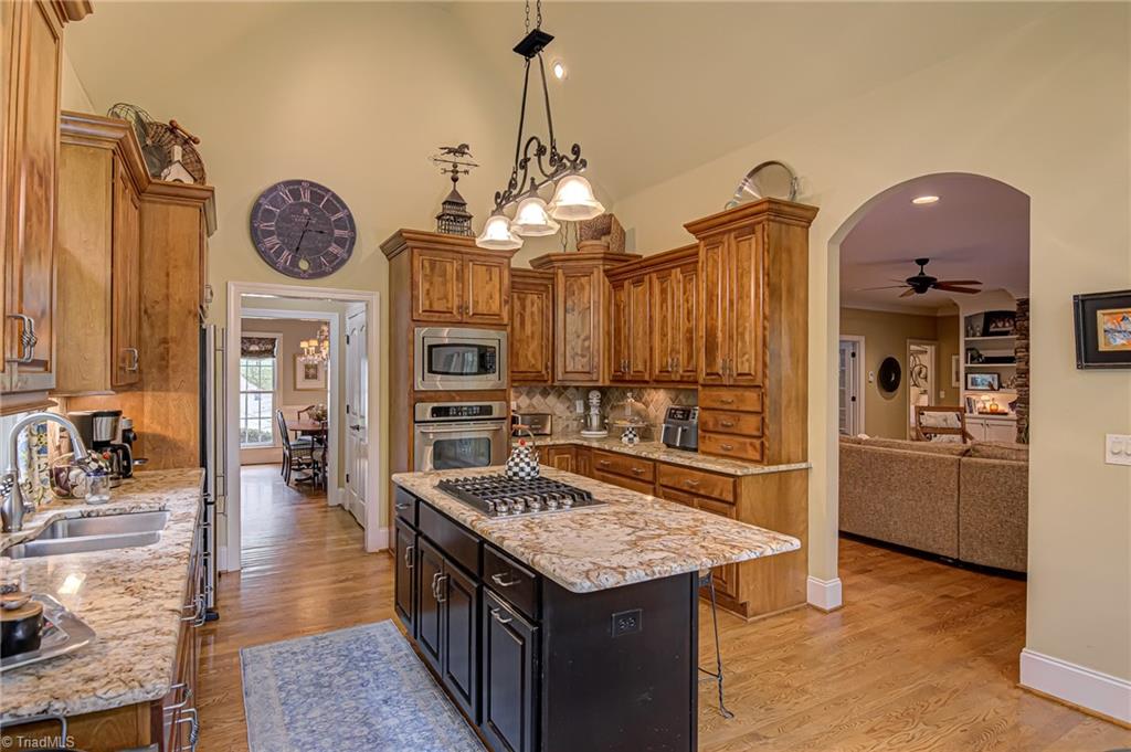 Winston-Salem, North Carolina 27106, United States, 5 Bedrooms Bedrooms, ,5 BathroomsBathrooms,Residential,Active,42045