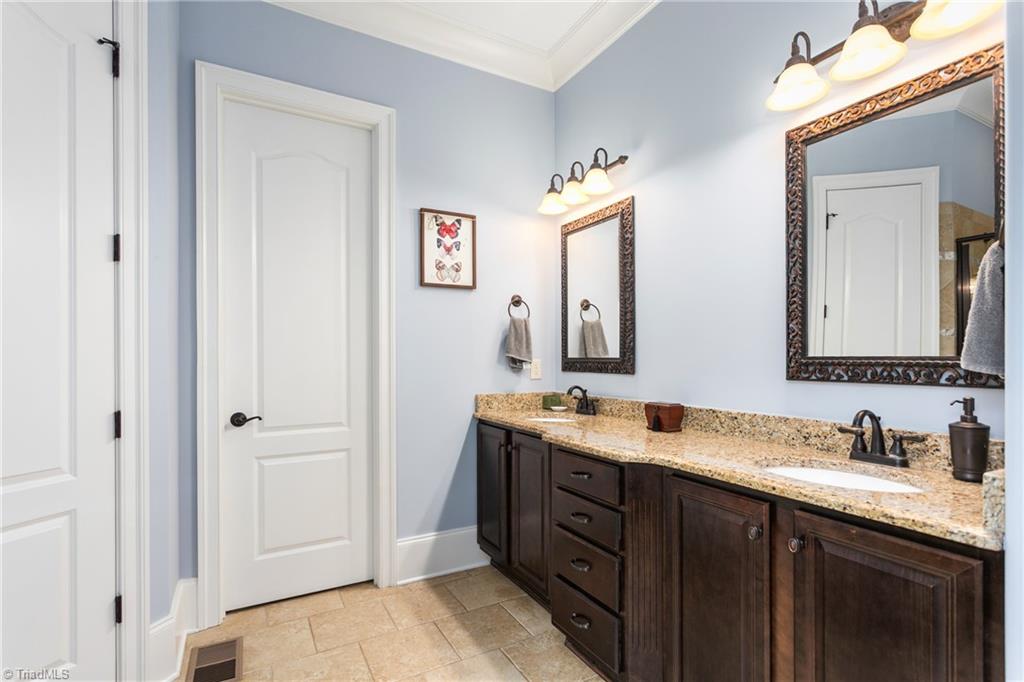 7716 Chesterbrooke Drive, Greensboro, North Carolina image 24