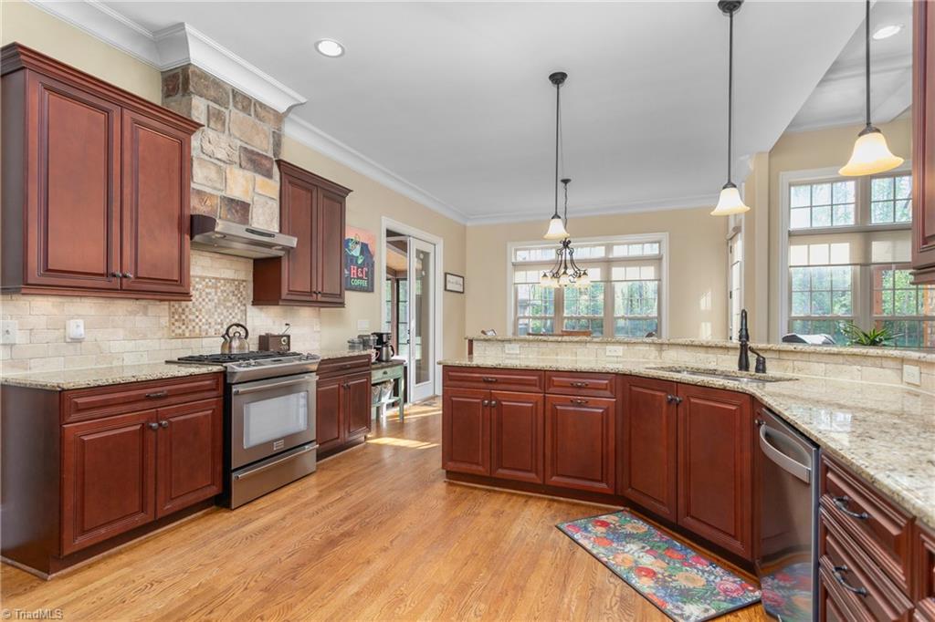 7716 Chesterbrooke Drive, Greensboro, North Carolina image 18