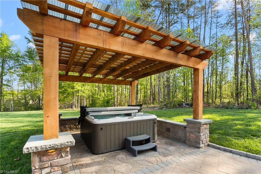 7716 Chesterbrooke Drive, Greensboro, North Carolina image 42
