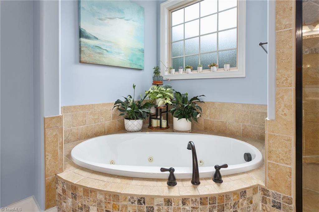 7716 Chesterbrooke Drive, Greensboro, North Carolina image 26
