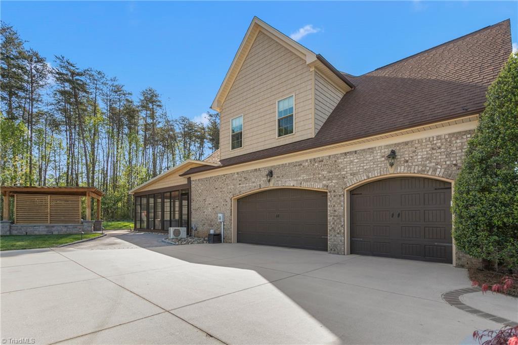 7716 Chesterbrooke Drive, Greensboro, North Carolina image 5