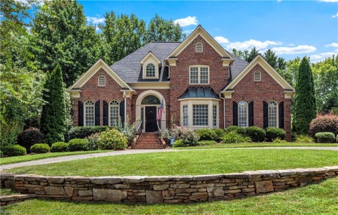 Homes For Sale - 110 Wing Haven Circle<br/> Winston-Salem, NC 27106