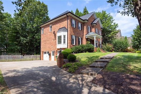 A home in Clemmons