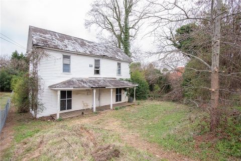 Homes For Sale - 303 E Fisher Street<br/> Salisbury, NC 28144