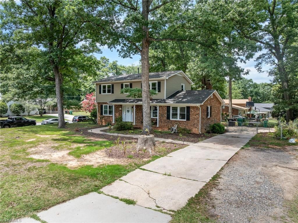 Photo of 1001 Oakview Road, High Point, NC 27265 (MLS # 1236674)