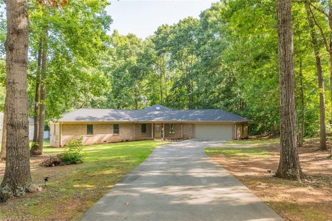 Homes For Sale - 631 Mill Stream Lane<br/> Davidson County, Lexington, NC 27292