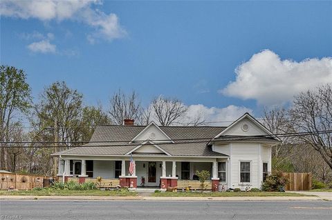 Homes For Sale - 303 Coleridge Road<br/> Ramseur, NC 27316