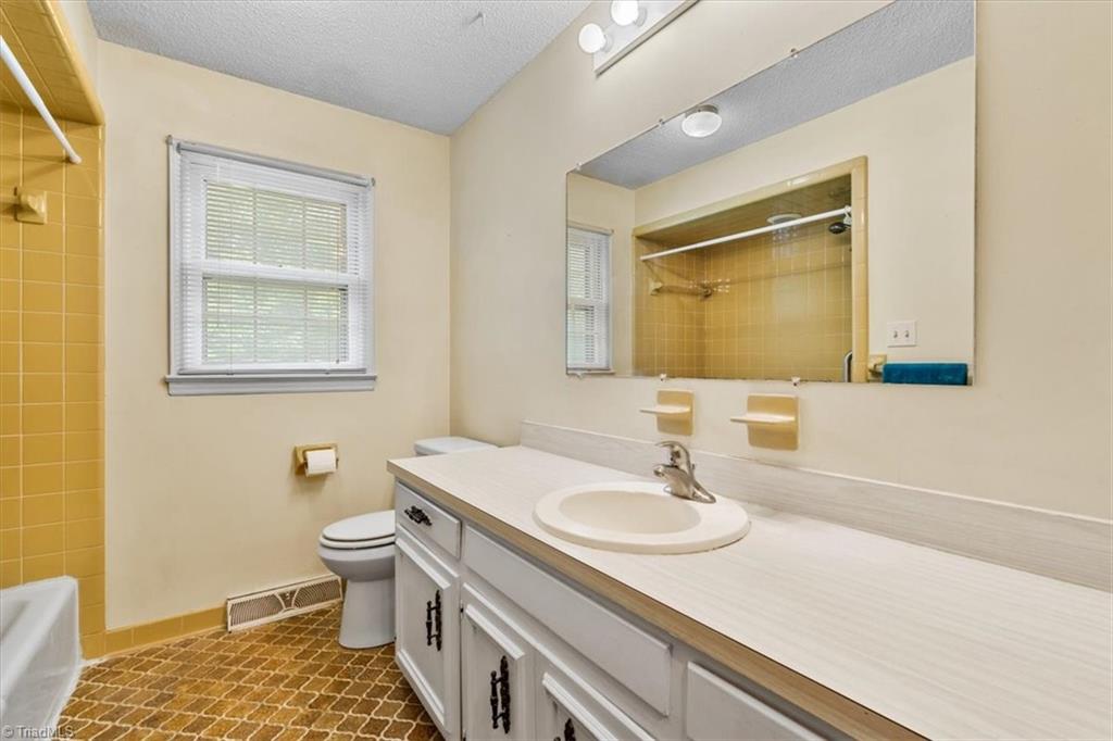5300 Drake Road, Greensboro, North Carolina image 18