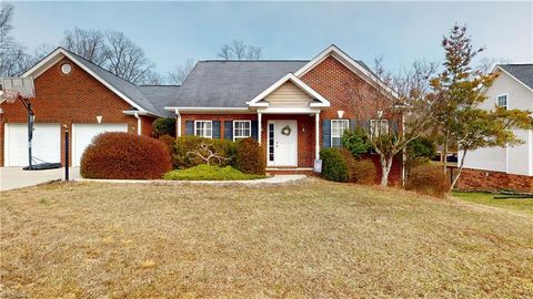 Single Family Residence in Mount Airy NC 107 Hills Drive.jpg