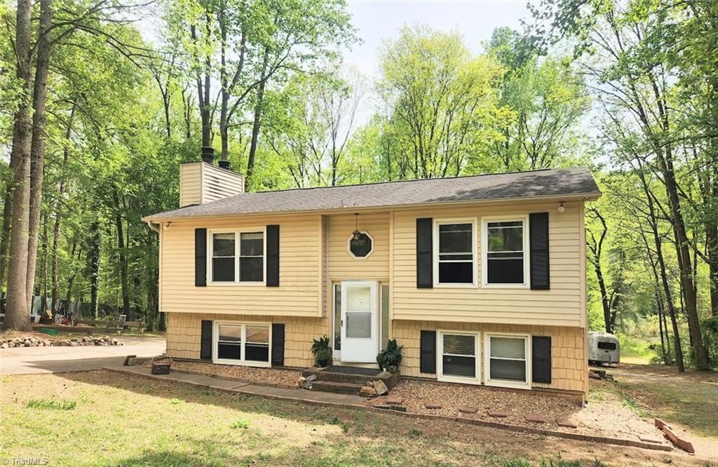 Photo of 220 Barlow Circle, Winston-Salem, NC 27105 (MLS # 1216000)