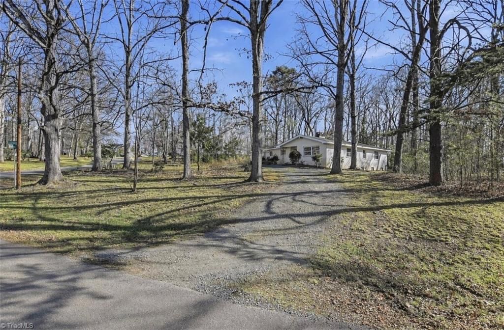 Photo of 233 Nordwin Drive, Winston-Salem, NC 27104 (MLS # 1212325)