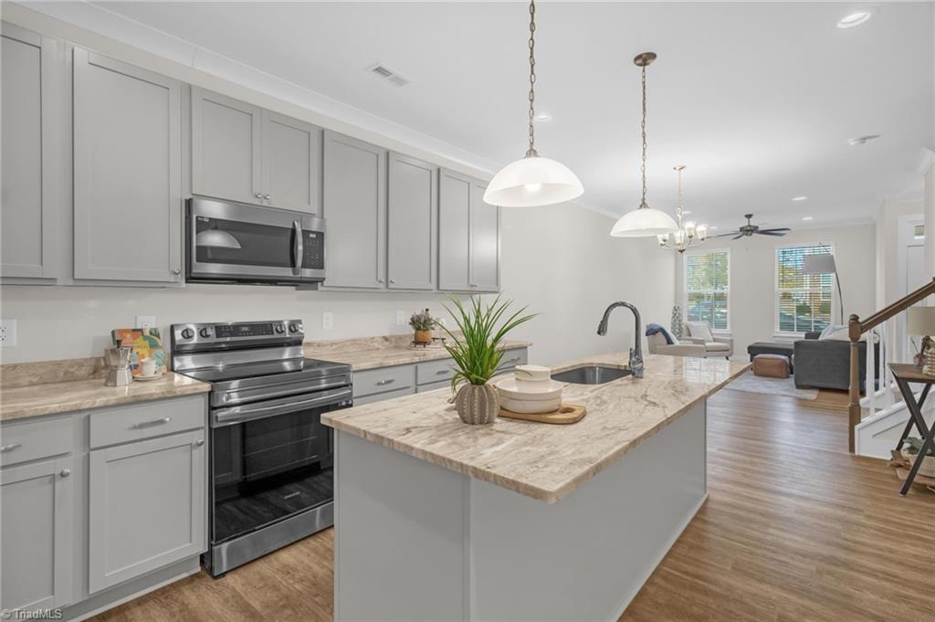 Kernersville, North Carolina 27284, United States, 2 Bedrooms Bedrooms, ,3 BathroomsBathrooms,Residential,Active,215294