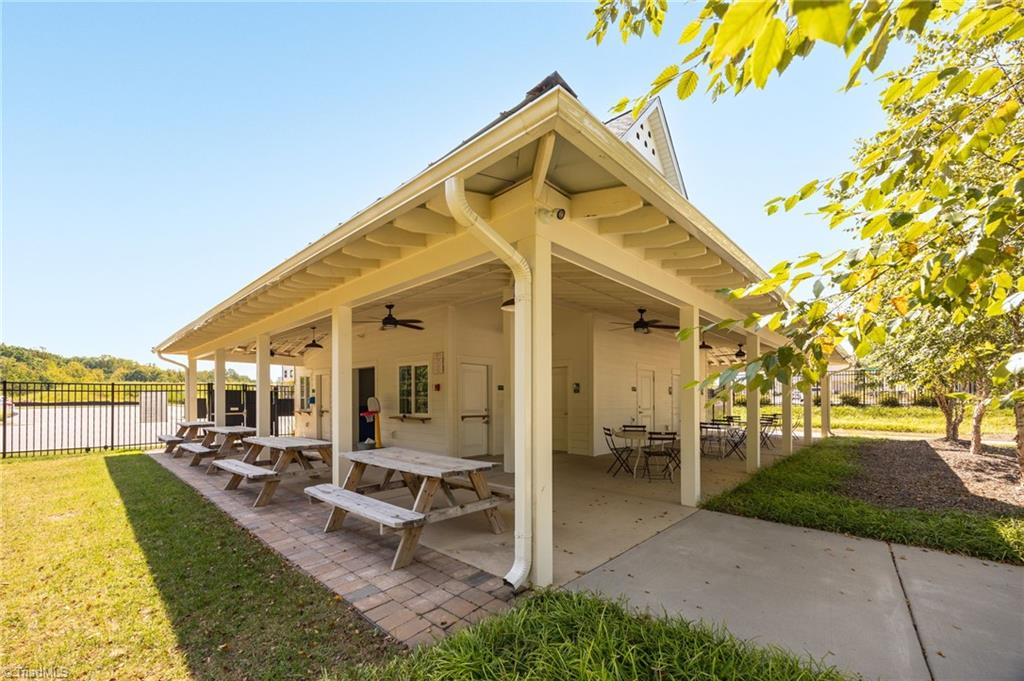 Kernersville, North Carolina 27284, United States, 2 Bedrooms Bedrooms, ,3 BathroomsBathrooms,Residential,Active,215294