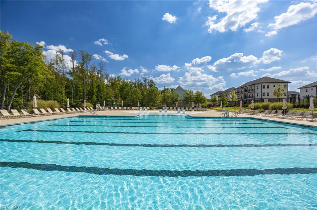 Kernersville, North Carolina 27284, United States, 2 Bedrooms Bedrooms, ,3 BathroomsBathrooms,Residential,Active,215294