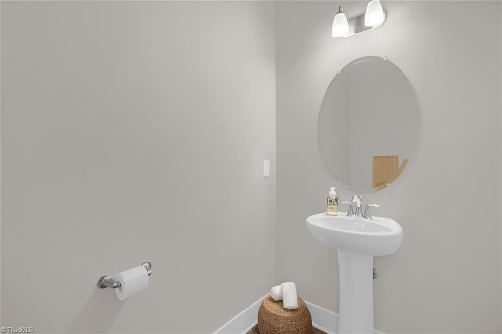 Kernersville, North Carolina 27284, United States, 2 Bedrooms Bedrooms, ,3 BathroomsBathrooms,Residential,Active,215294