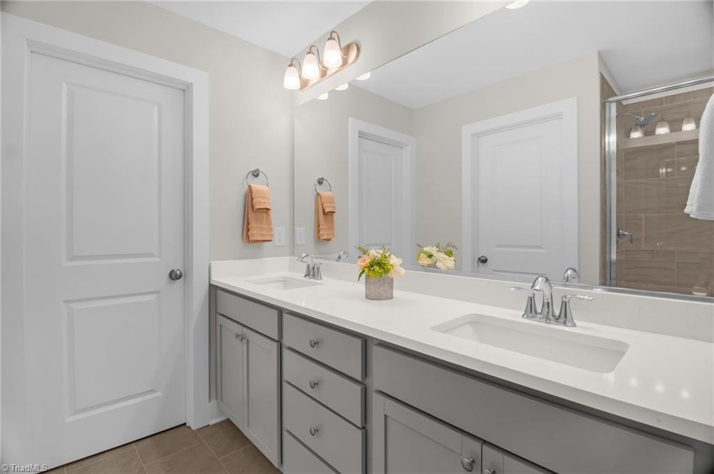 Kernersville, North Carolina 27284, United States, 2 Bedrooms Bedrooms, ,3 BathroomsBathrooms,Residential,Active,215294