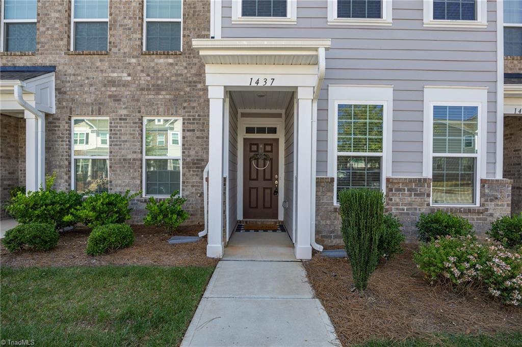 Kernersville, North Carolina 27284, United States, 2 Bedrooms Bedrooms, ,3 BathroomsBathrooms,Residential,Active,215294