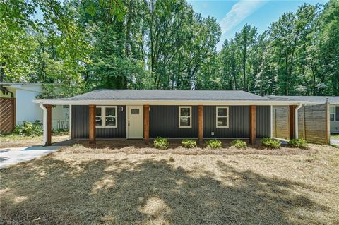 Homes For Sale - 1936 Lakedell Drive<br/> Charlotte, NC 28215