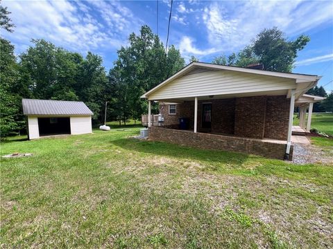 Single Family Residence in Stokesdale NC 2745 Gideon Grove Church Road 45.jpg