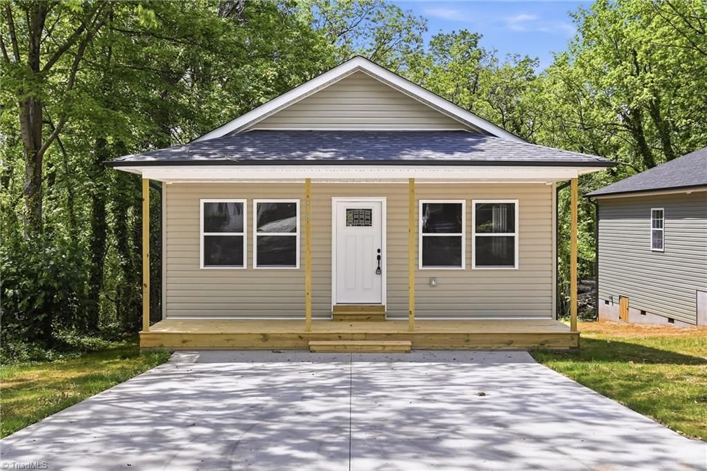 Photo of 418 Bristol Street, Lexington, NC 27292 (MLS # 1218271)