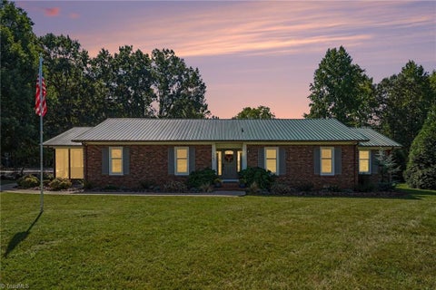 Homes For Sale - 222 Devonway Street<br/> Eden, NC 27288
