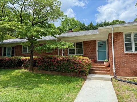 Homes For Sale - 252 Lucerne Lane<br/> Winston-Salem, NC 27104