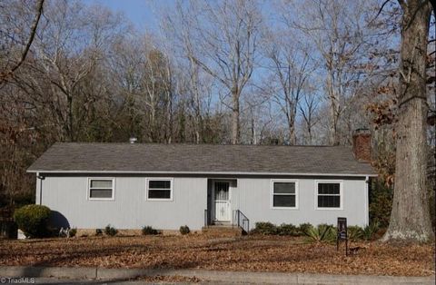 Homes For Sale - 515 Shadybrook Road<br/> High Point, NC 27265