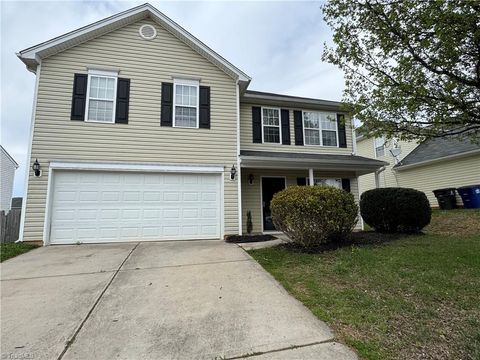 Homes For Sale - 4050 Heather View Lane<br/> Forsyth County, Winston-Salem, NC 27127