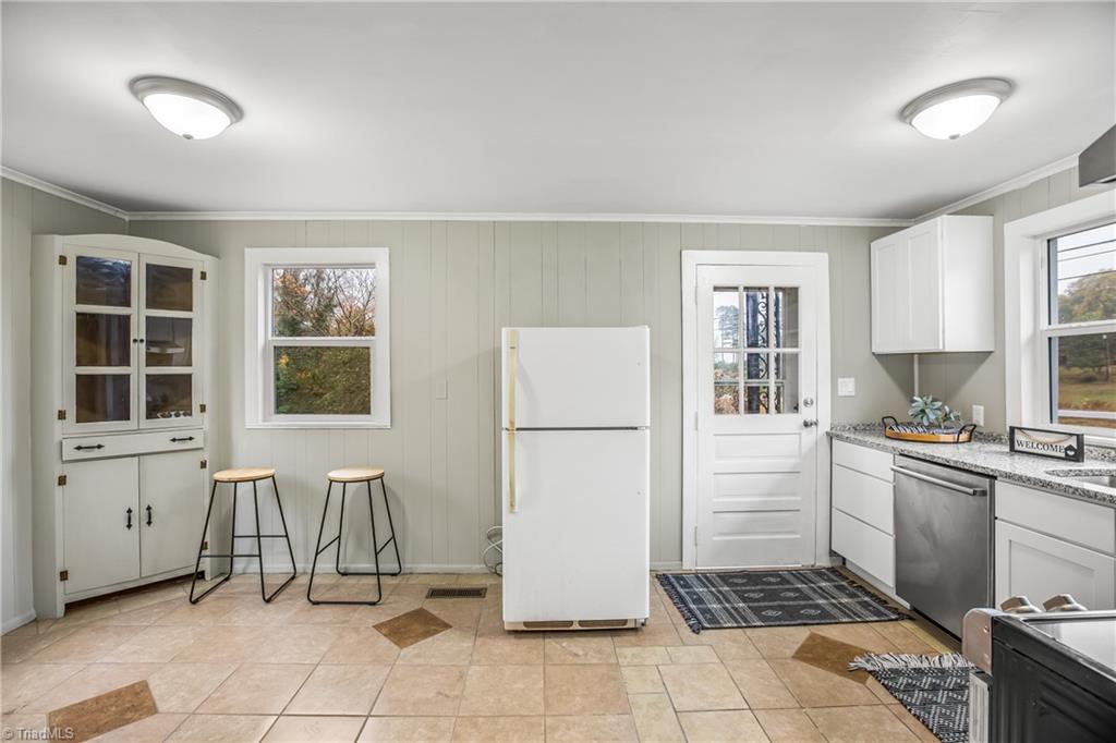4385 New Walkertown Road, Walkertown, North Carolina image 8