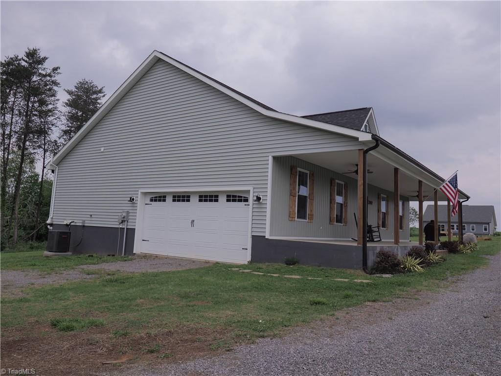 2362 Summertime Road, Yadkinville, North Carolina image 3