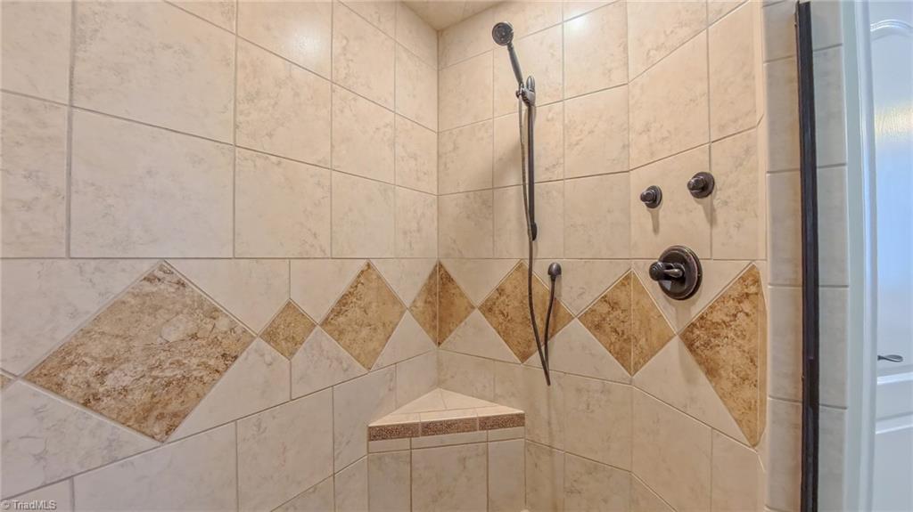 9045 Grove Pines Lane, Kernersville, North Carolina image 24