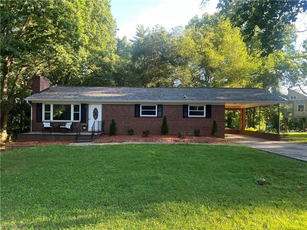 Photo of 4561 Emily Drive, Kernersville, NC 27284 (MLS # 1222524)